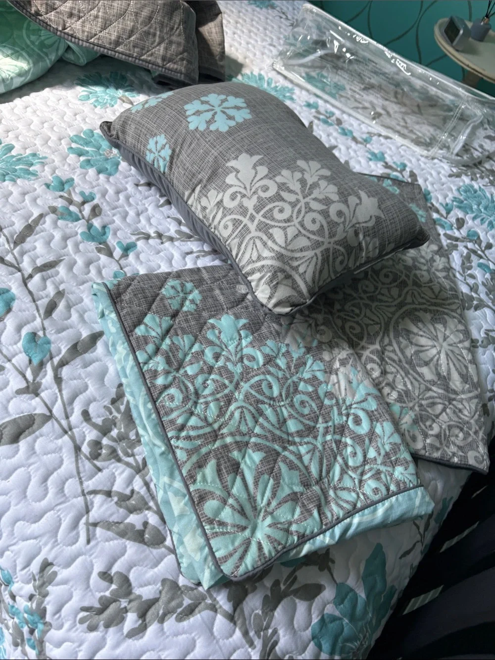 Madison Park Gray and Aqua Damask reversible 4 piece Quilt Set